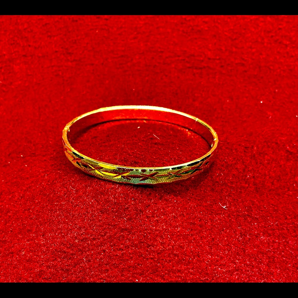 Vintage Goldtone Etched Bangle Bracelet, hinged with slide clasp